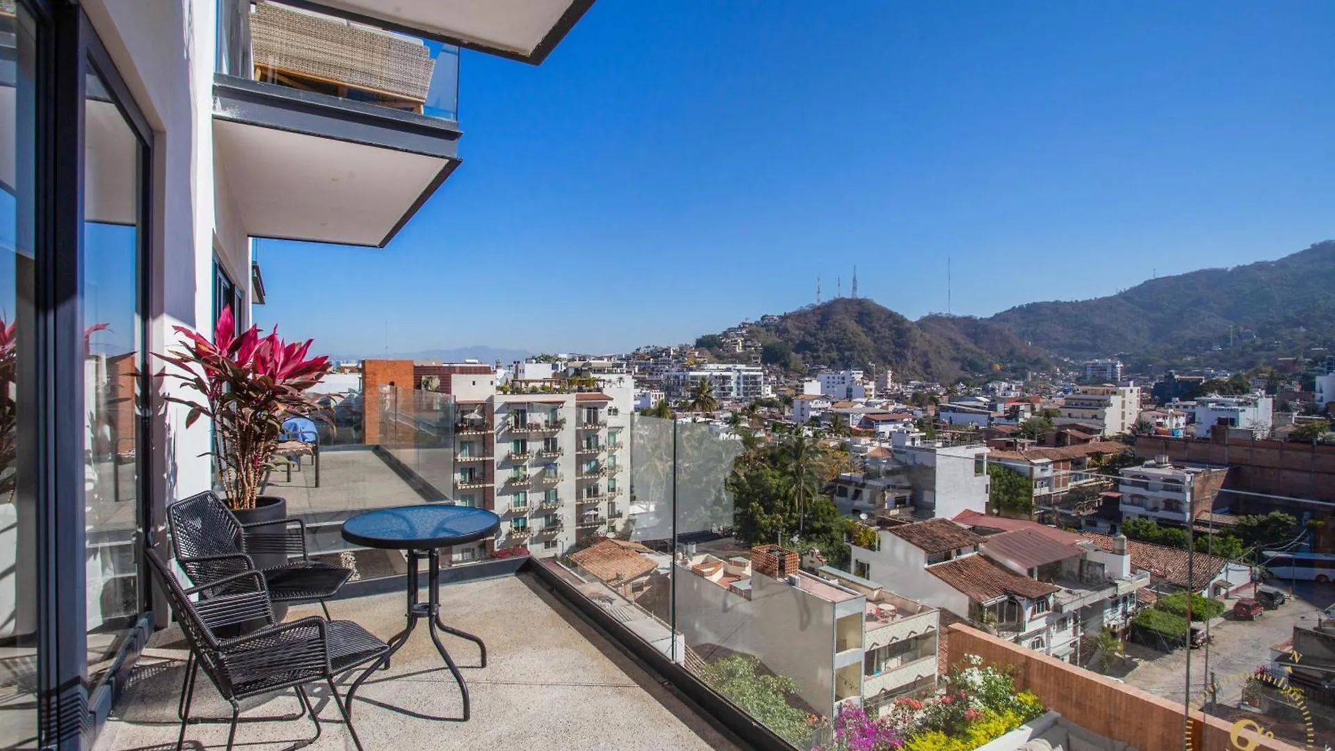 1 Bedroom Romantic Zone, Rooftop Pool & Parking Puerto Vallarta